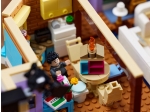 LEGO® Adult Friends Apartments 10292 erschienen in 2021 - Bild: 17