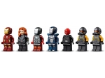 LEGO® Marvel Super Heroes Avengers – Kräftemessen am Turm 76166 erschienen in 2020 - Bild: 3