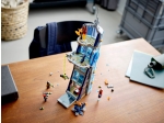 LEGO® Marvel Super Heroes Avengers Tower Battle 76166 released in 2020 - Image: 9