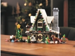 LEGO® Seasonal Elf Club House 10275 released in 2020 - Image: 15