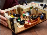 LEGO® Adult Friends Apartments 10292 erschienen in 2021 - Bild: 24