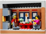 LEGO® Seasonal Weihnachtlich geschmückte Hauptstraße 10308 erschienen in 2022 - Bild: 4