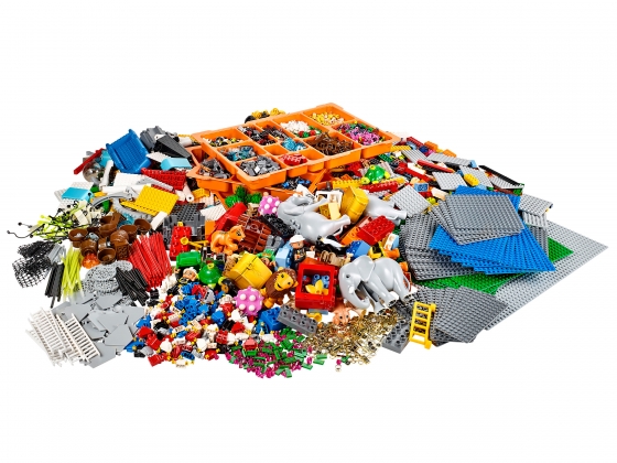 LEGO® Master Building Academy Identity and Landscape Kit 2000430 released in 2013 - Image: 1