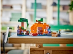 LEGO® Minecraft The Pumpkin Farm 21248 released in 2023 - Image: 10