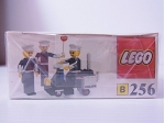 LEGO® Building Set with People Police Officers and Motorcycle 256 released in 1976 - Image: 2