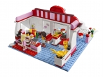 LEGO® Friends City Park Café 3061 released in 2012 - Image: 6