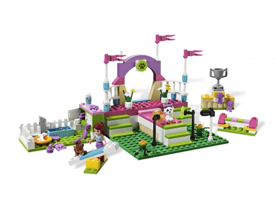 LEGO® Friends Heartlake Dog Show 3942 released in 2012 - Image: 1