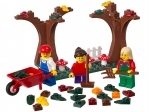 LEGO® Seasonal Fall Scene 40057 released in 2013 - Image: 1