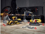 LEGO® Technic Heavy-Duty Excavator 42121 released in 2021 - Image: 15