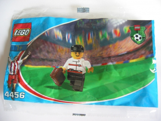 LEGO® Sports Coca-Cola Doctor 4456 released in 2002 - Image: 1