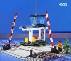 LEGO® Train Manual Level Crossing 4532 released in 1996 - Image: 1