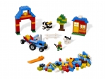 LEGO® Creator LEGO® Farm Brick Box 4626 released in 2012 - Image: 1
