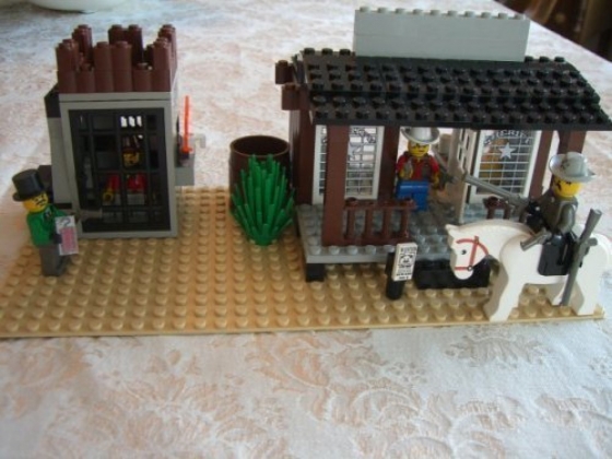 LEGO® Western Sheriff's Lock-Up 6755 erschienen in 1996 - Bild: 1