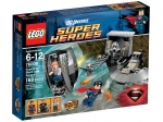 LEGO® DC Comics Super Heroes Superman™: Black Zero auf der Flucht 76009 erschienen in 2013 - Bild: 2