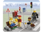 LEGO® Town Minifiguren und Straßenschilder 8401 erschienen in 2009 - Bild: 1