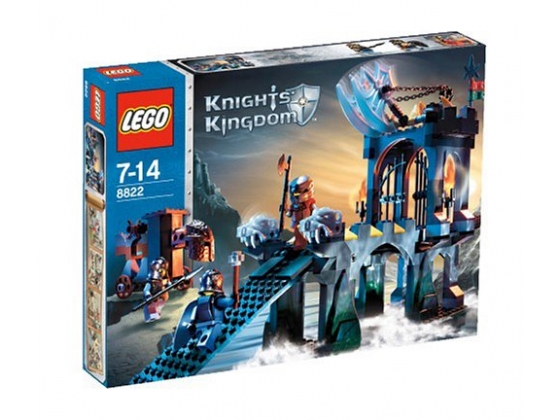 LEGO® Castle Gargoyle Bridge 8822 released in 2006 - Image: 1